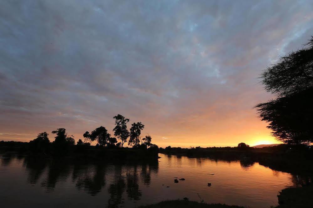 Mara River Lodge Aitong Екстериор снимка